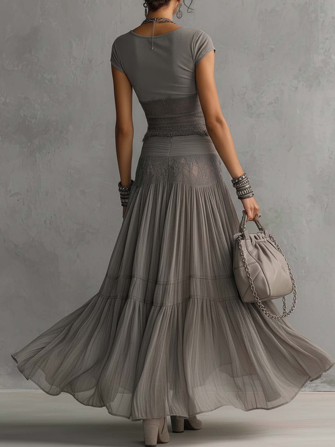 Top Grigio Trasparente con Pannelli in Pizzo e Set di Gonna Maxy Plissettata