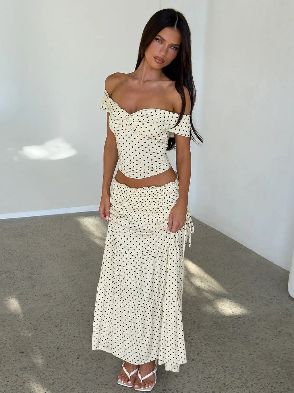 Set Top Off Shoulder con Pois e Gonna Maxi