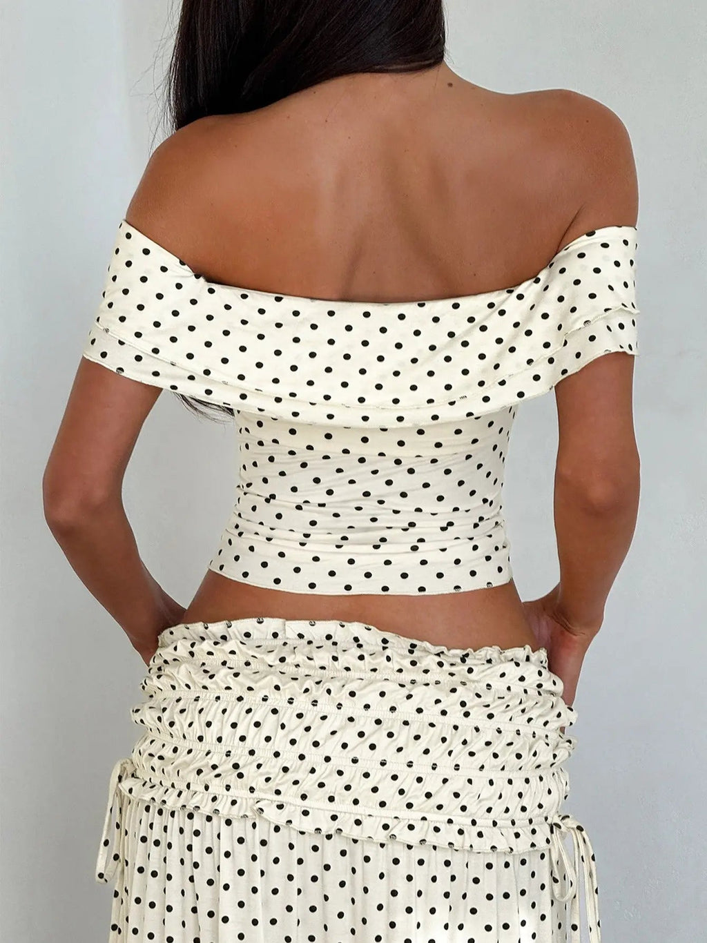 Set Top Off Shoulder con Pois e Gonna Maxi