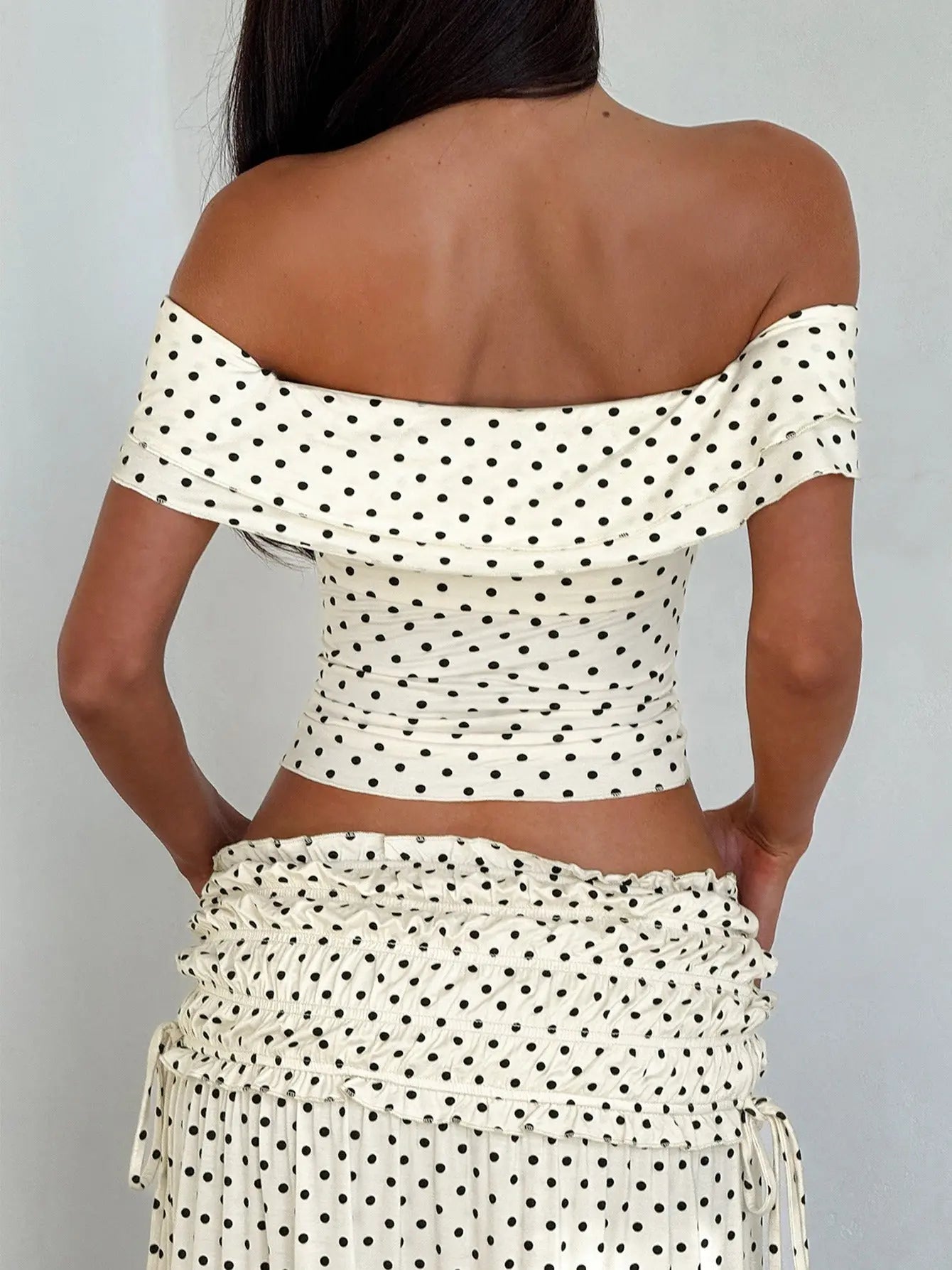 Set Top Off Shoulder con Pois e Gonna Maxi