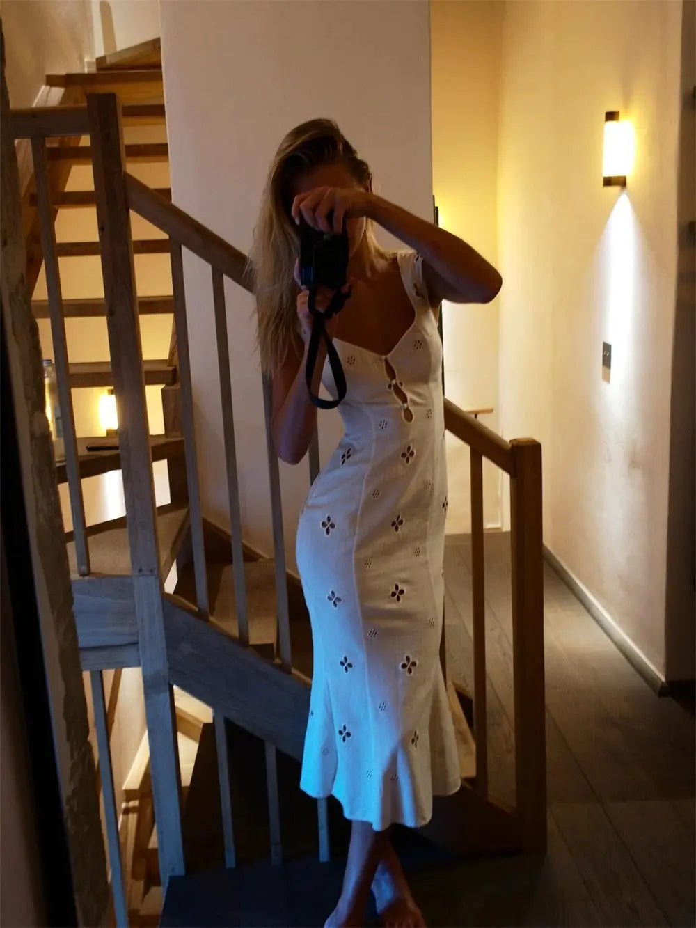Abito Midi Elegante Ricamato con Cut-Out