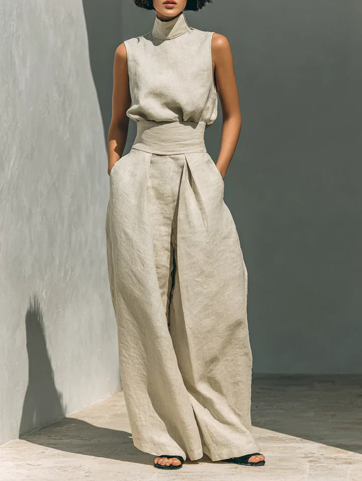 Completo minimalista di top senza maniche e pantaloni a gamba larga