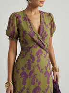 Abito elegante verde con stampa di fiori viola