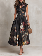 Abito midi in satin plissettato floreale con colletto a chiave nera