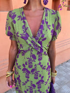 Abito elegante verde con stampa di fiori viola