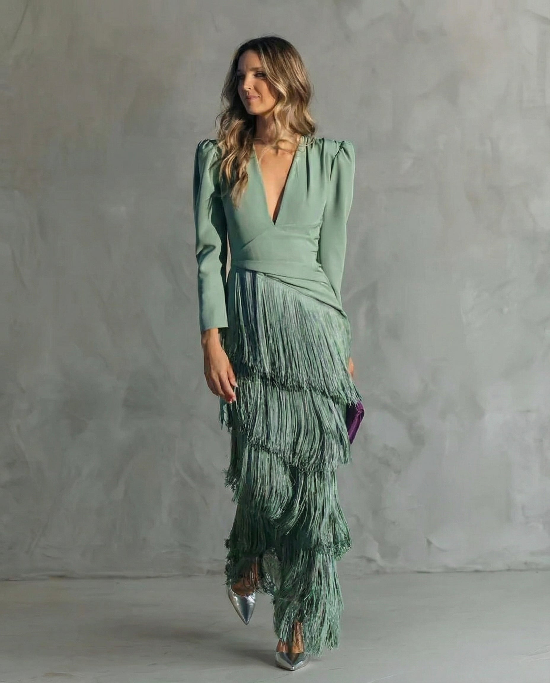 Abito midi elegante con maniche a frange