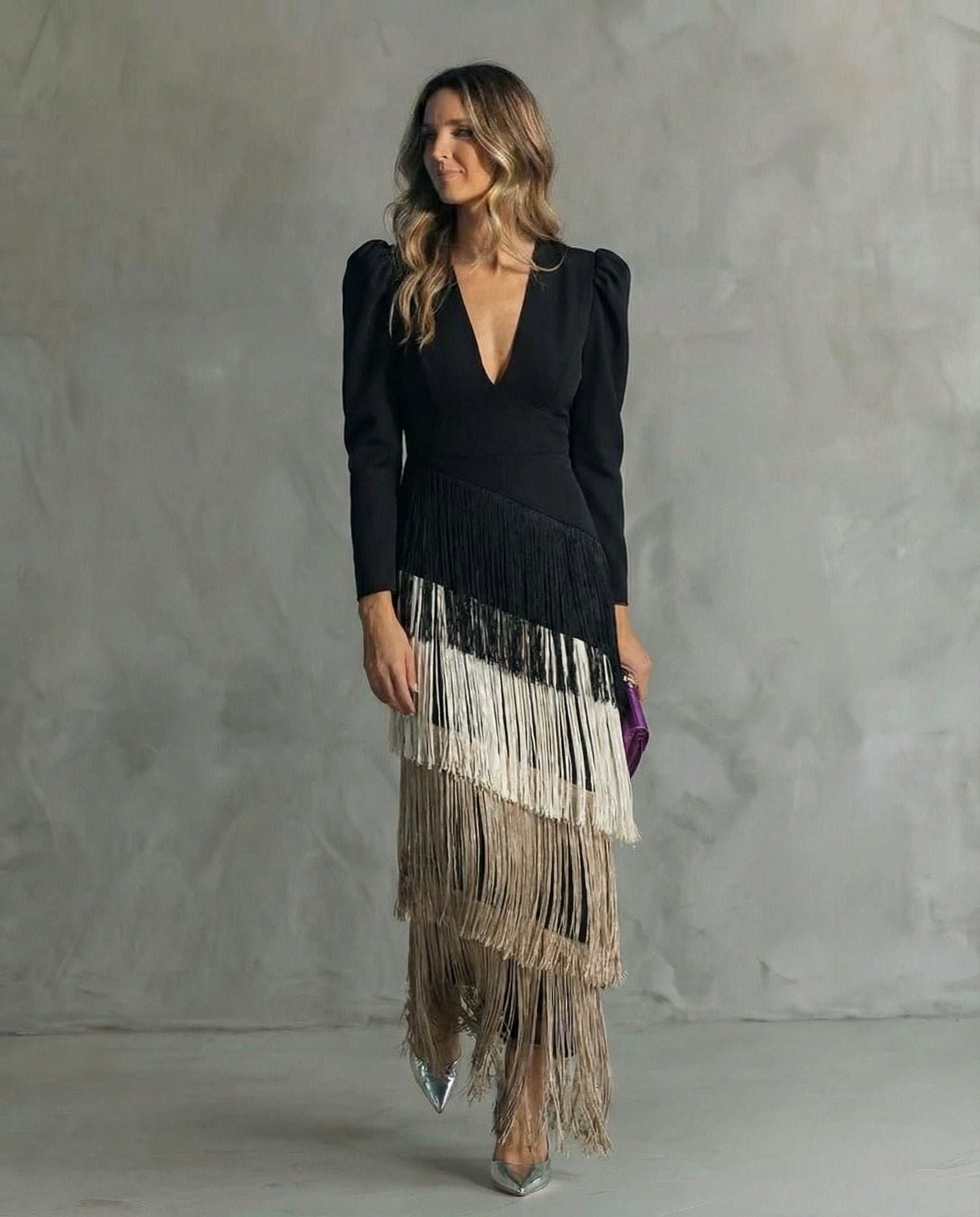 Abito midi elegante con maniche a frange