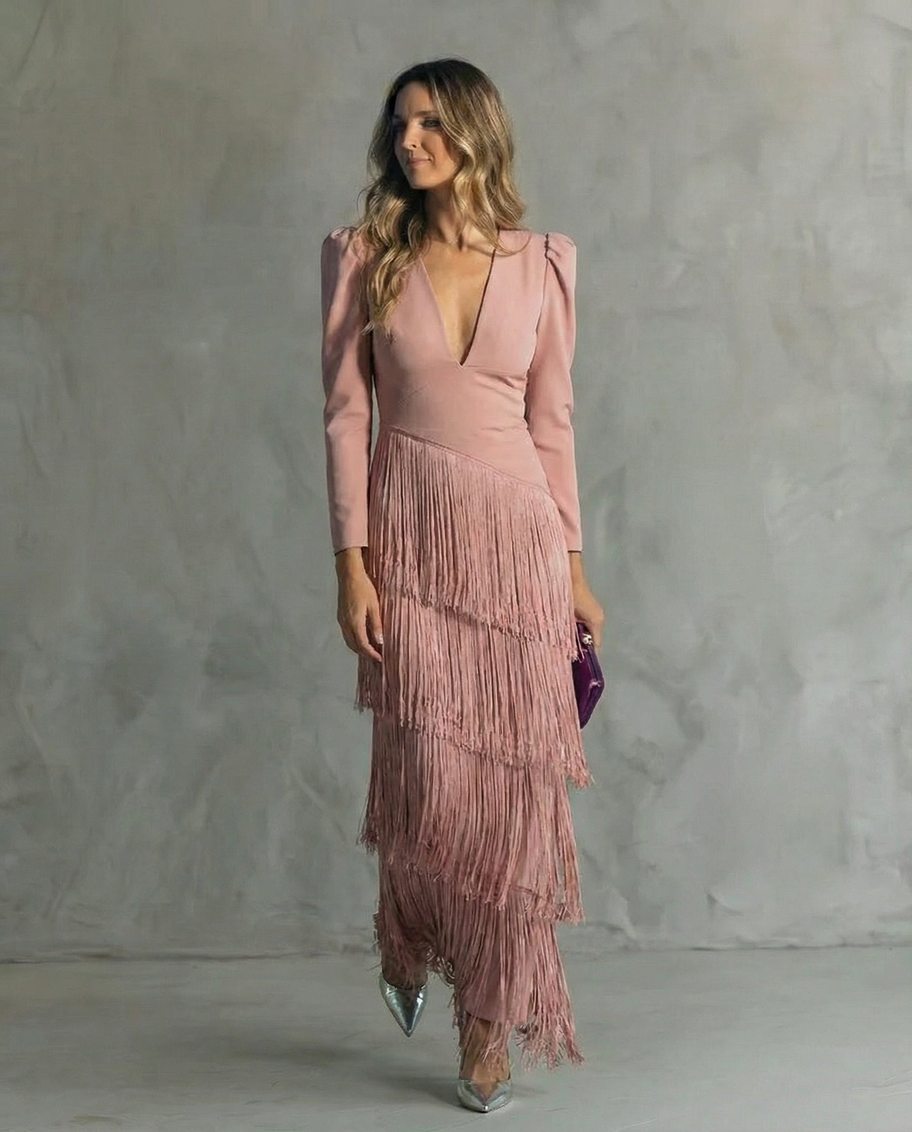 Abito midi elegante con maniche a frange