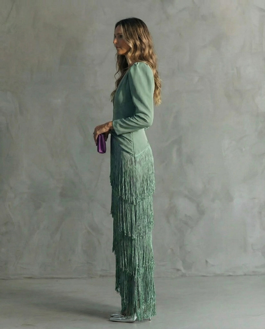 Abito midi elegante con maniche a frange