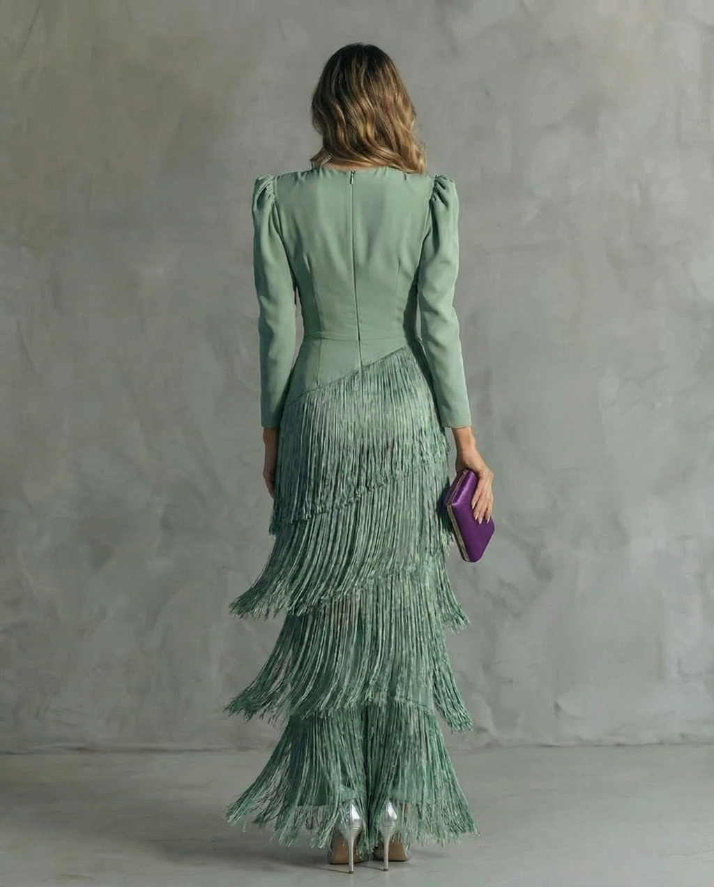 Abito midi elegante con maniche a frange