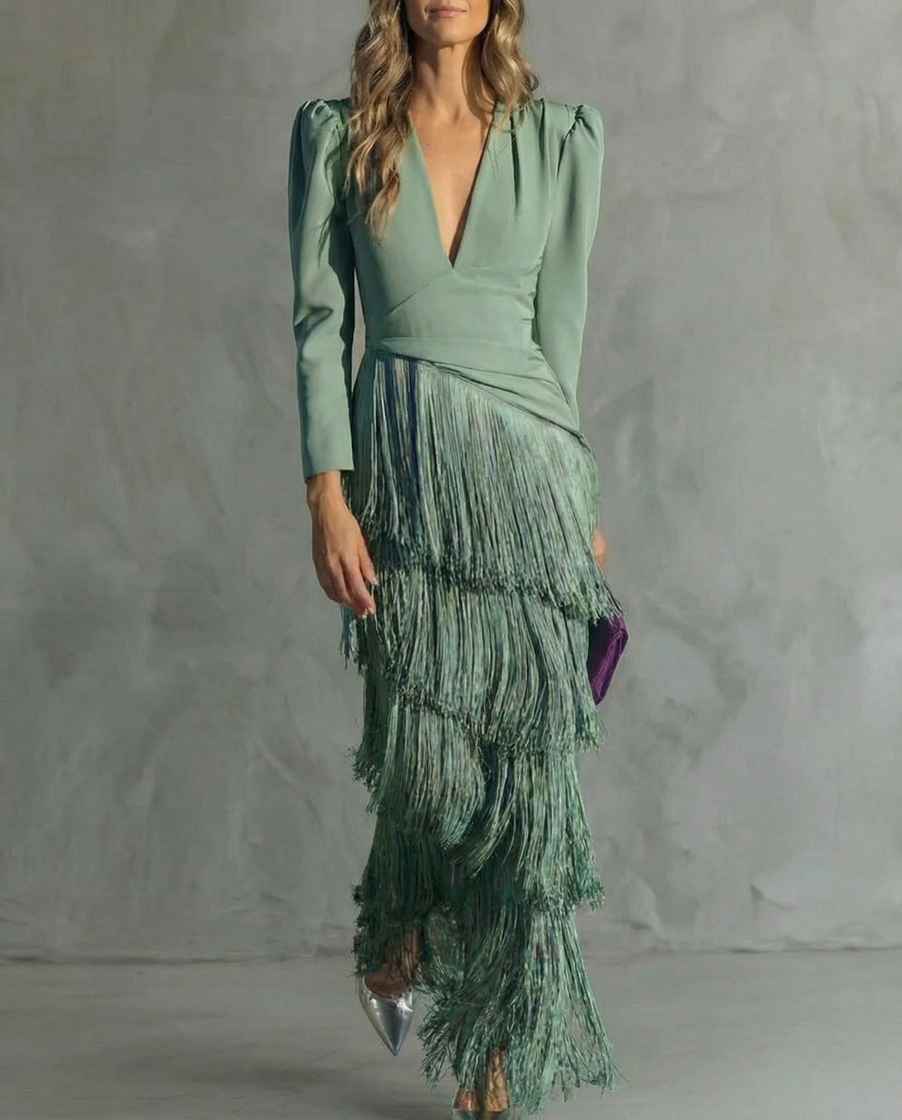 Abito midi elegante con maniche a frange